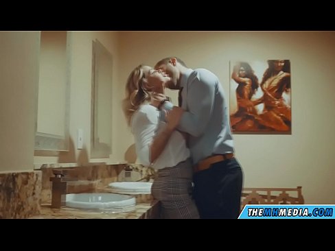 ❤️ Quand une blonde plantureuse vous séduit dans des toilettes publiques. ❤ Fucking at fr.massagecenter-yalta.ru ❤